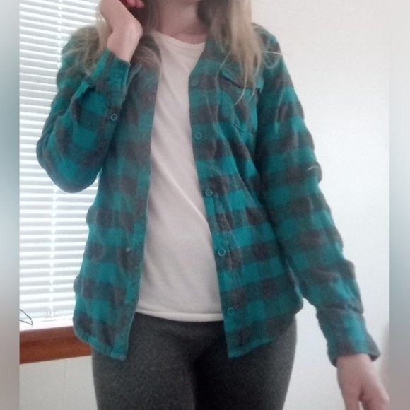 TRUE TIMBER OUTDOORS - Flannel Button Up in Blue and Gray Checkered / Pl… - Picture 7 of 10